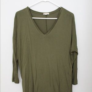 V-neck 3/4 sleeve blouse